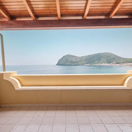 Chiara וילה ליפארי